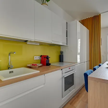 Triapart Walowa Harbor *